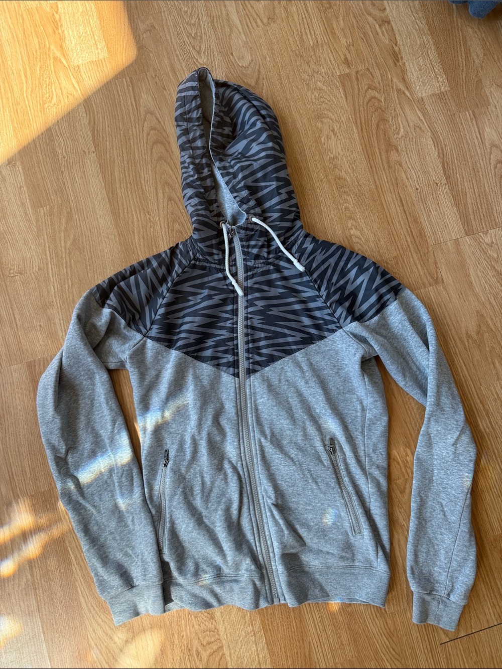 Nike Women's Gray Zip-Up Hoodie with Black Patterned Hood